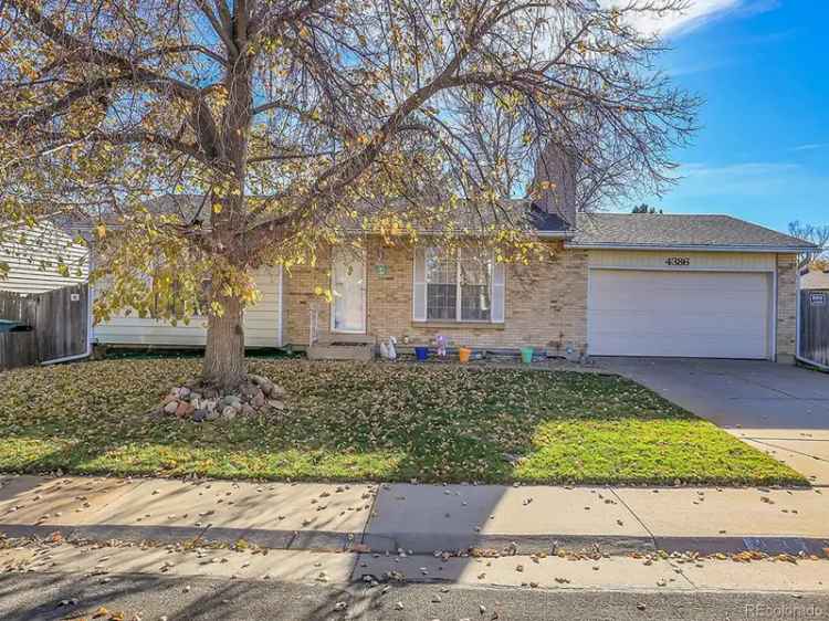 Single-family house For Sale in Thornton, Colorado