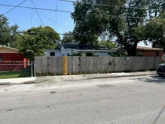 Single-family house For Sale in 286, Northwest 57th Street, Miami, Florida