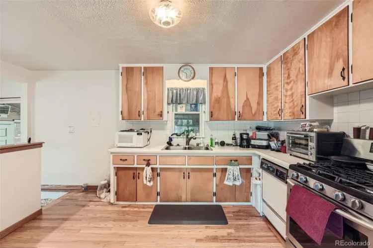 Single-family house For Sale in Wheat Ridge, Colorado