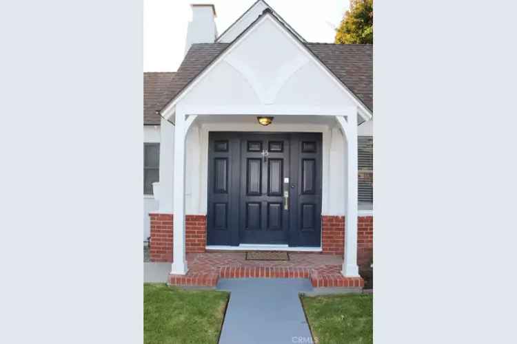 Single-family house For Sale in 45, San Clemente Street, San Buenaventura (Ventura), California