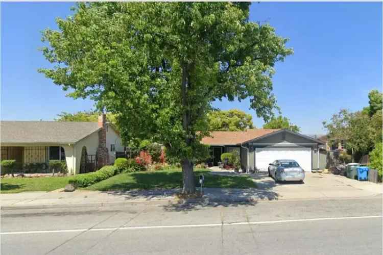 Single-family house For Sale in Gilroy, California