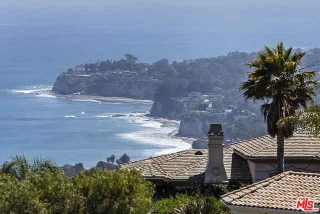 Single-family house For Sale in Malibu, California