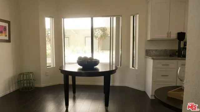 Condo For Sale in 14050, Magnolia Boulevard, Los Angeles, California