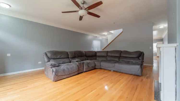 Single-family house For Sale in 2878, East 94th Street, Chicago, Illinois