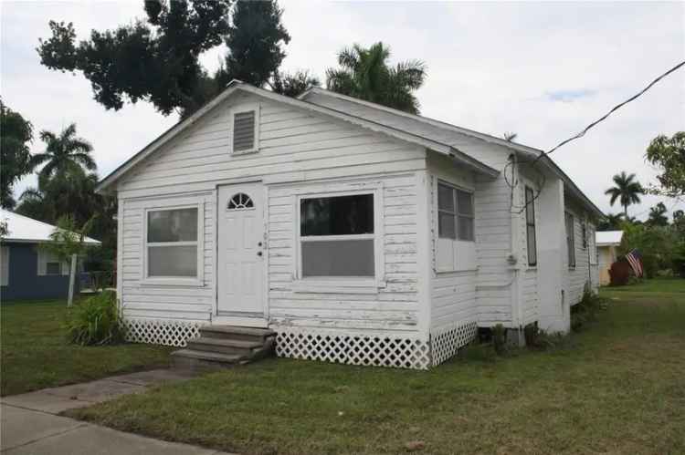 Single-family house For Sale in 702, West Olympia Avenue, Punta Gorda, Florida