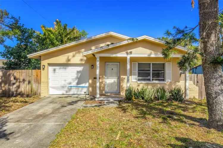 Single-family house For Sale in 1811, Mississippi Avenue Northeast, Saint Petersburg, Florida