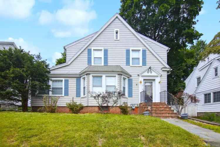 Single-family house For Sale in 15, Yates Avenue, Waterbury, Connecticut