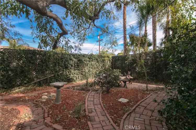 Single-family house For Sale in 15110, Otsego Street, Los Angeles, California