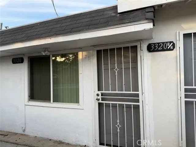 Single-family house For Sale in 3318, Compton Avenue, Los Angeles, California