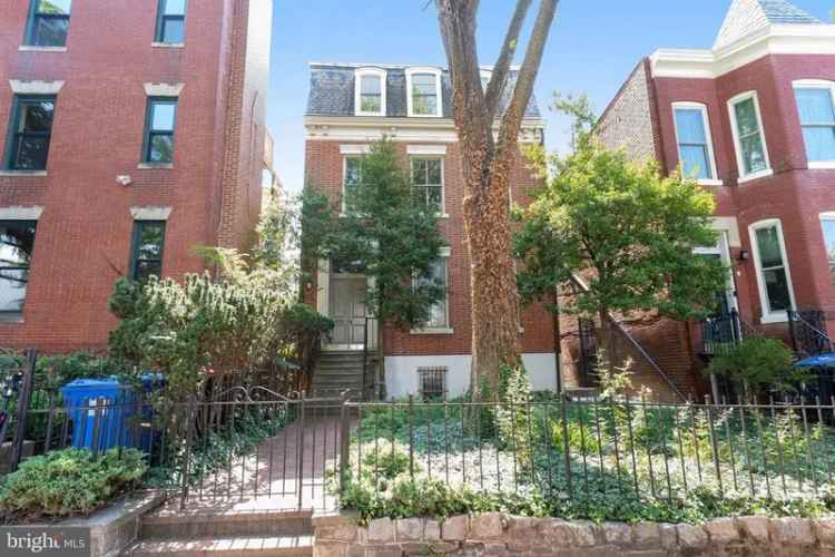 Single-family house For Sale in 715, G Street Southeast, Washington, District of Columbia