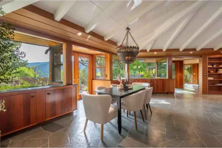 Single-family house For Sale in Carmel Valley, California