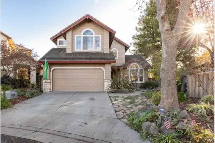 Single-family house For Sale in 420, Trinity Court, Petaluma, California