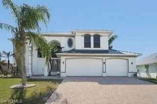 Single-family house For Sale in Cape Coral, Florida