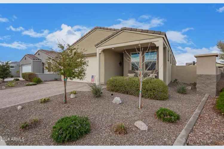 Single-family house For Sale in 17860, West Hiddenview Drive, Goodyear, Arizona