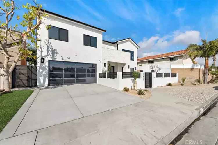 Single-family house For Sale in 21911, Summerwind Lane, Huntington Beach, California