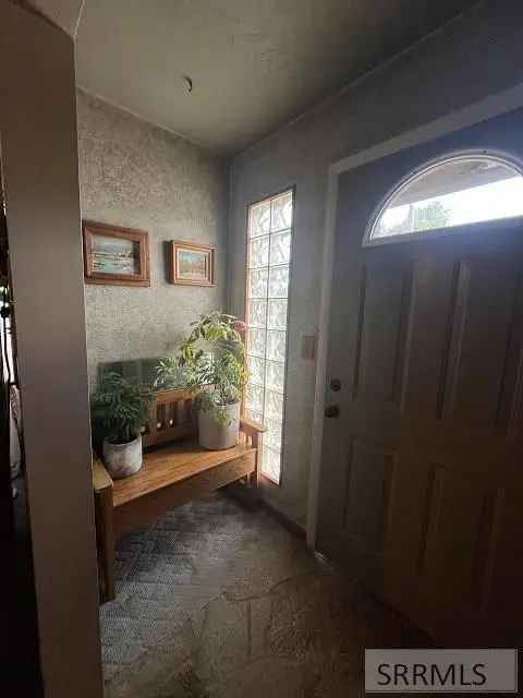 Single-family house For Sale in 1960, Curtis Avenue, Idaho Falls, Idaho