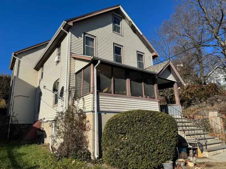 Multi-family house For Sale in 16, Snowden Street, Norwalk, Connecticut