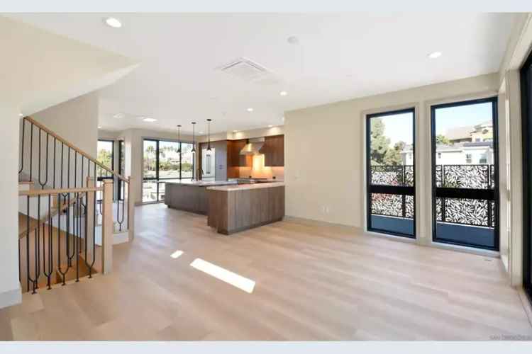 House For Sale in 966, Grand Avenue, Carlsbad, California