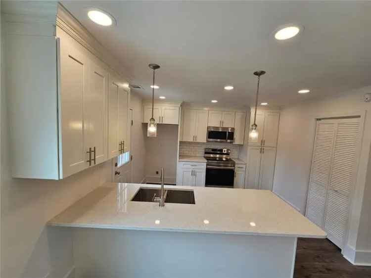 Condo For Sale in 5, George Wythe Place Northwest, Atlanta, Georgia