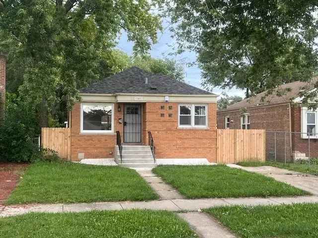 Single-family house For Sale in 12901, South Normal Avenue, Chicago, Illinois