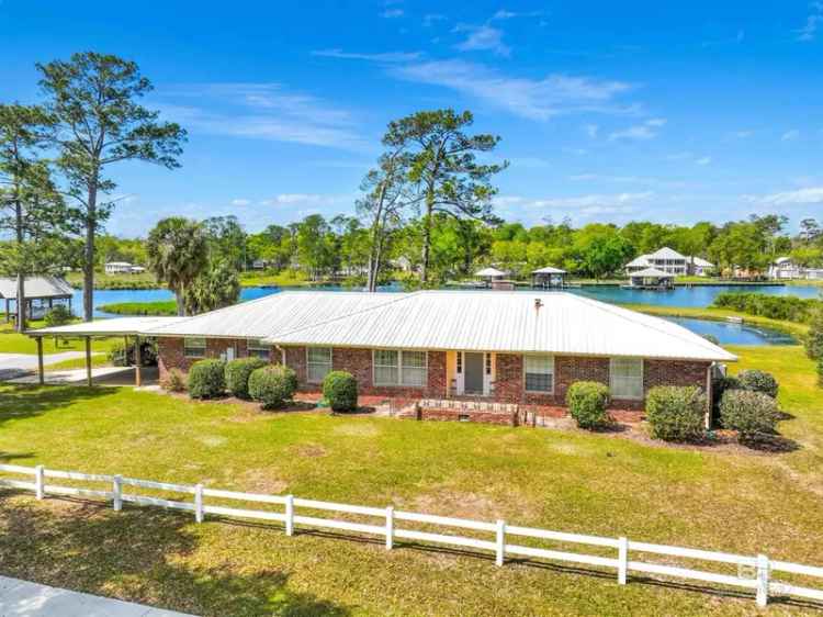 Single-family house For Sale in Gulf Shores, Alabama