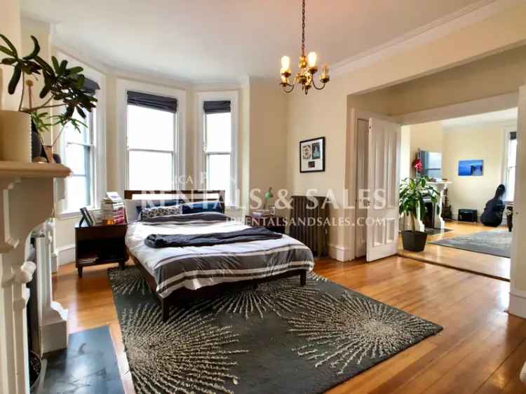 1.5 Bedroom Victorian Unit in Jamaica Plain - Pet Friendly