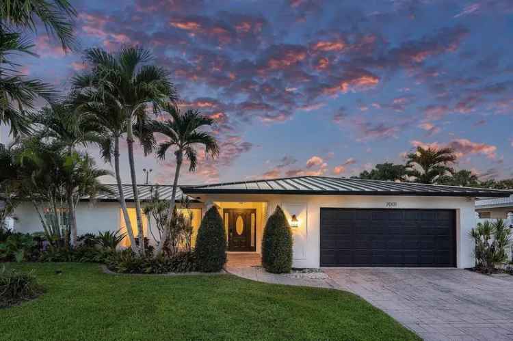 Single-family house For Sale in Boca Raton, Florida