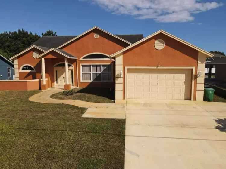 Single-family house For Sale in 2099, Southeast Floresta Drive, Port Saint Lucie, Florida