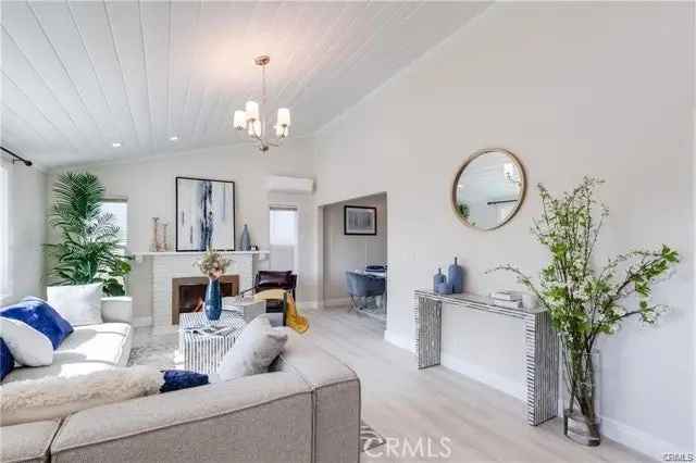 Single-family house For Sale in 6171, Cleon Avenue, Los Angeles, California