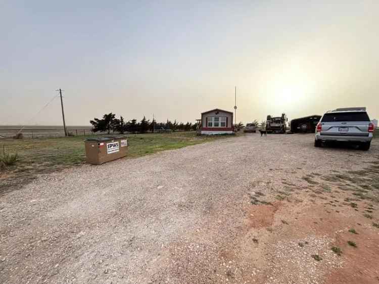 Single-family house For Sale in Abernathy, Texas