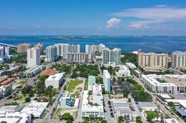 Condo For Sale in 433, Central Avenue, Sarasota, Florida