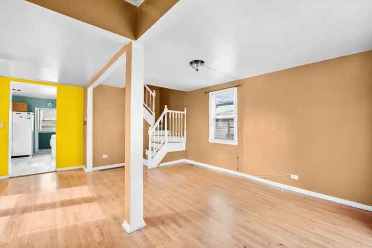 Single-family house For Sale in 2506, North Marmora Avenue, Chicago, Illinois