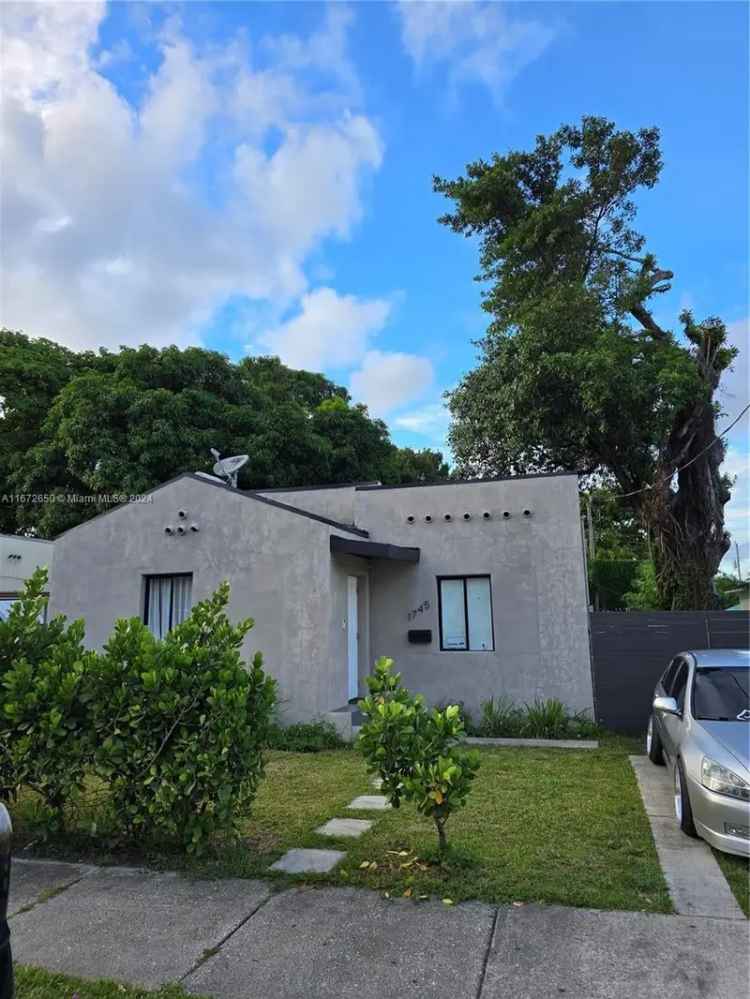 Single-family house For Sale in 1745, Northwest 49th Street, Miami, Florida