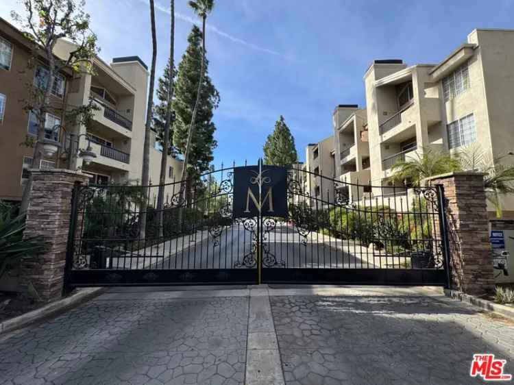 Condo For Sale in 5535, Canoga Avenue, Los Angeles, California