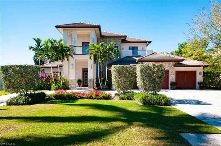 Single-family house For Sale in Naples, Florida