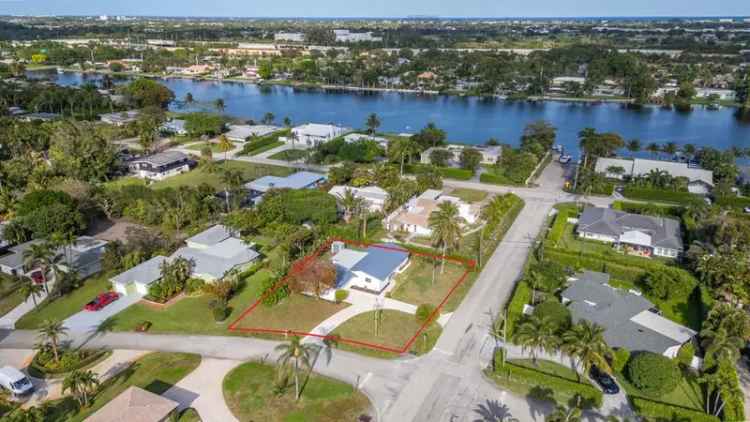 Single-family house For Sale in 7220, Clarke Road, Lake Clarke Shores, Florida