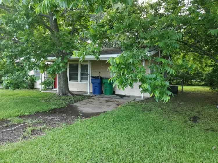 Single-family house For Sale in Angleton, Texas