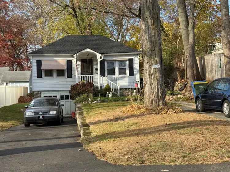 Single-family house For Sale in 335, Raymond Street, Waterbury, Connecticut