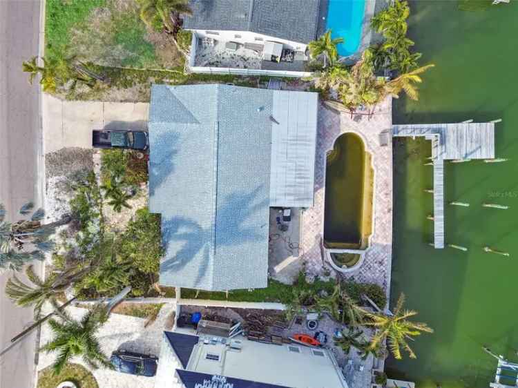 Single-family house For Sale in 8114, Causeway Boulevard South, Saint Petersburg, Florida