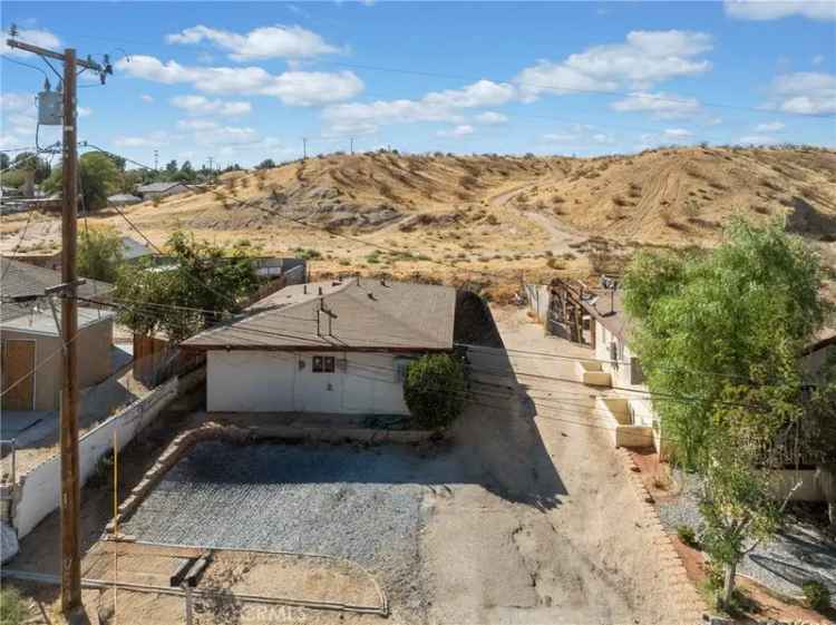 Multi-family house For Sale in Victorville, California