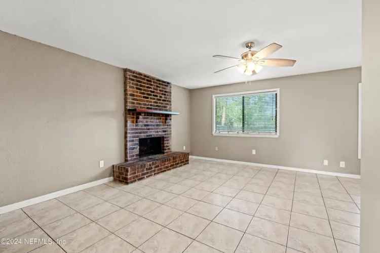 Single-family house For Sale in 11551, Lake Ride Drive, Jacksonville, Florida