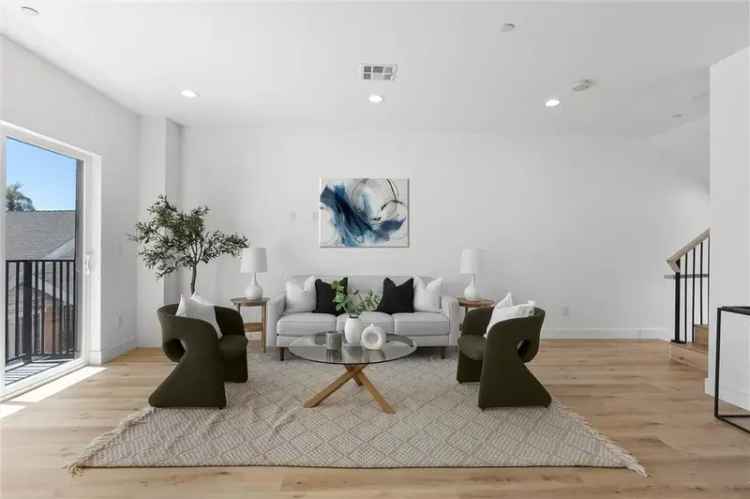 Single-family house For Sale in Los Angeles, California