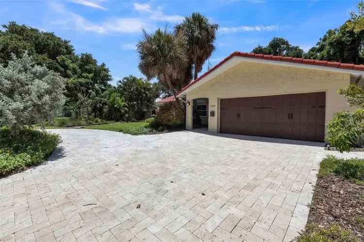 Single-family house For Sale in 1200, Eden Isle Boulevard Northeast, Saint Petersburg, Florida