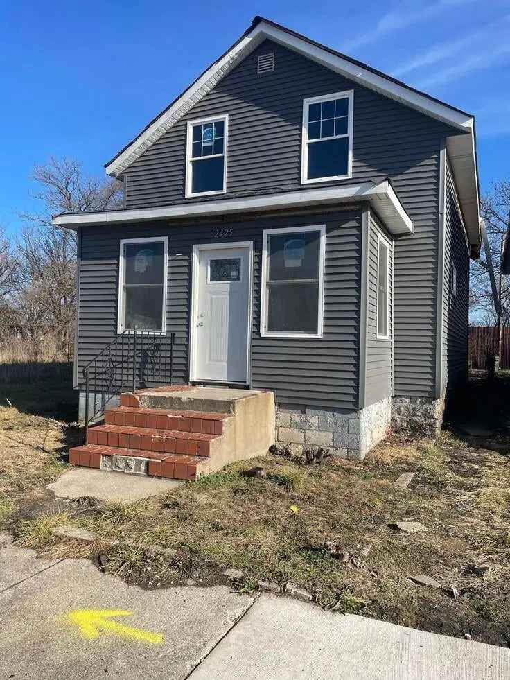 Single-family house For Sale in 2425, Adams Street, Gary, Indiana