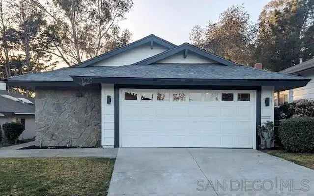 Single-family house For Sale in 1029, La Casa Drive, Lake San Marcos, California