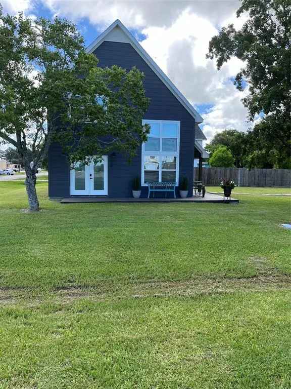 Single-family house For Sale in Anahuac, Texas