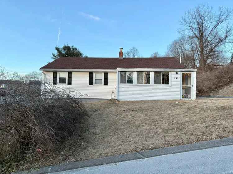 Single-family house For Sale in 72, Bellevue Terrace, Seymour, Connecticut