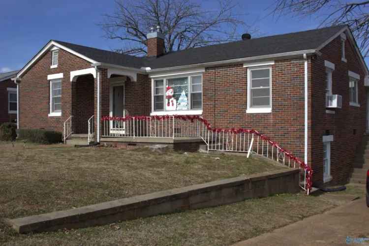 Single-family house For Sale in 1111, East 3rd Street, Tuscumbia, Alabama