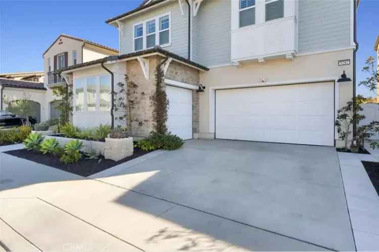 Single-family house For Sale in 5292, Goldenrod Circle, Huntington Beach, California