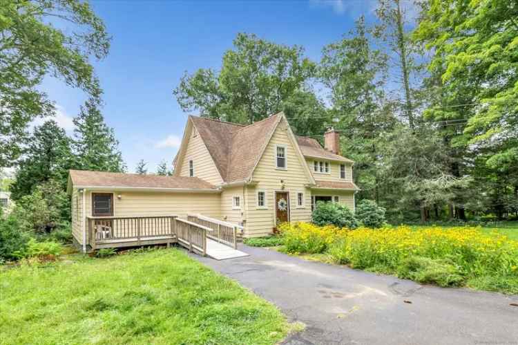 Single-family house For Sale in 175, Sugar Street, Newtown, Connecticut